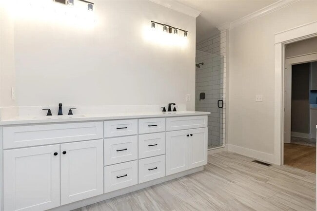 Building Photo - 633 Village Way