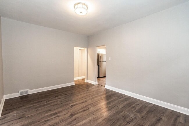 Building Photo - Stunning 5 bedroom home in Brookline available May 1!