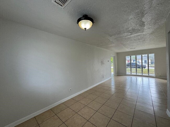 Building Photo - 12643 Chiswick Rd