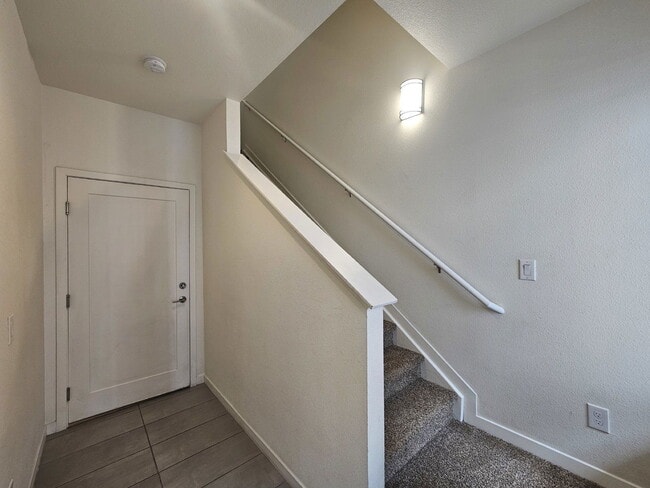 Building Photo - 868 Kalamath St