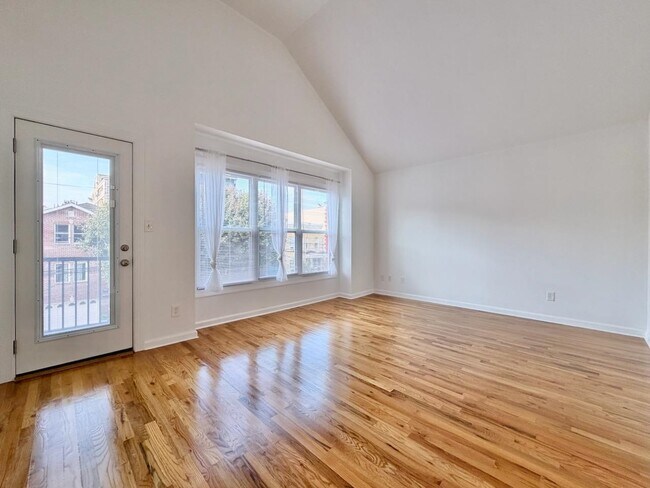 Building Photo - 126 OGDEN Ave