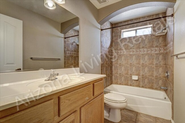 Building Photo - NORTHSIDE 3 CAR GARAGE