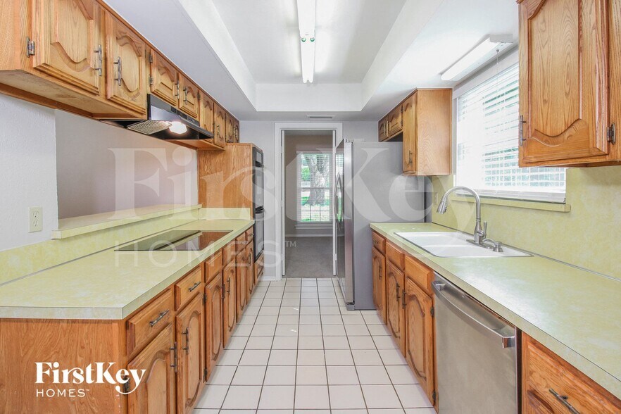 Building Photo - 1113 Wood Creek Cir