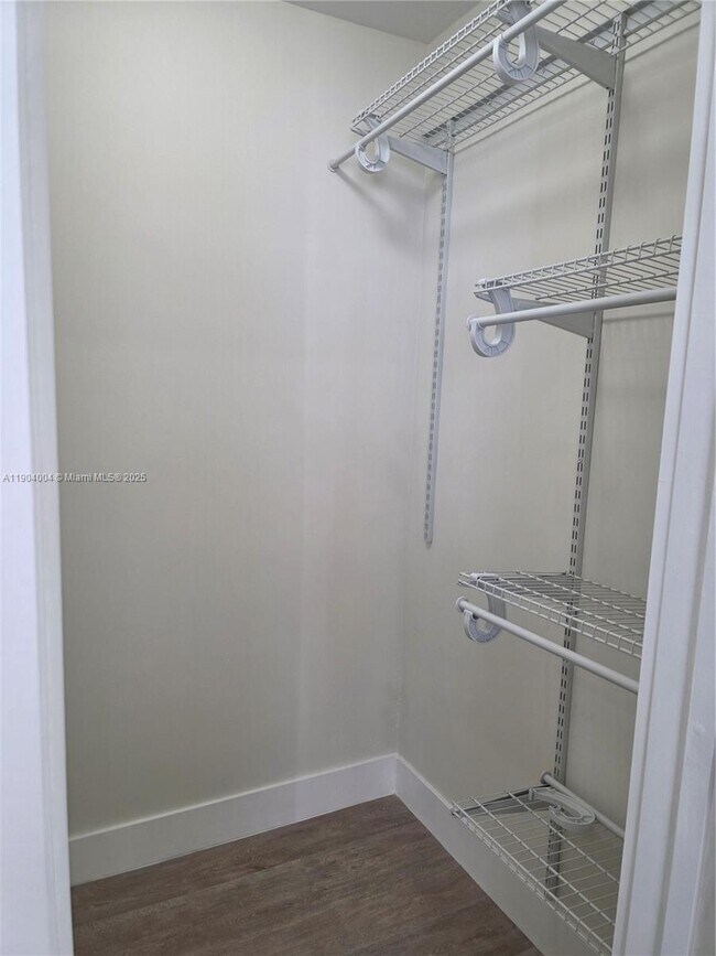 Building Photo - 8870 Fontainebleau Blvd