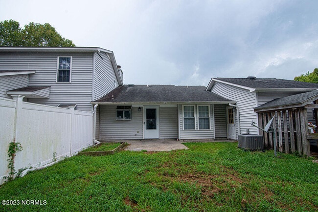 Building Photo - 780 Pinewood Dr