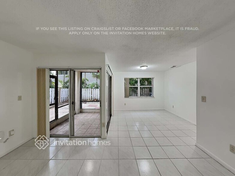 Building Photo - 9912 NW 9th Ct