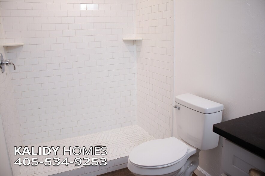 Building Photo - 4116 Overland Dr