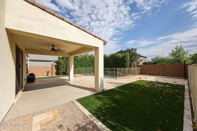 Building Photo - 14090 W Old Oak Ln