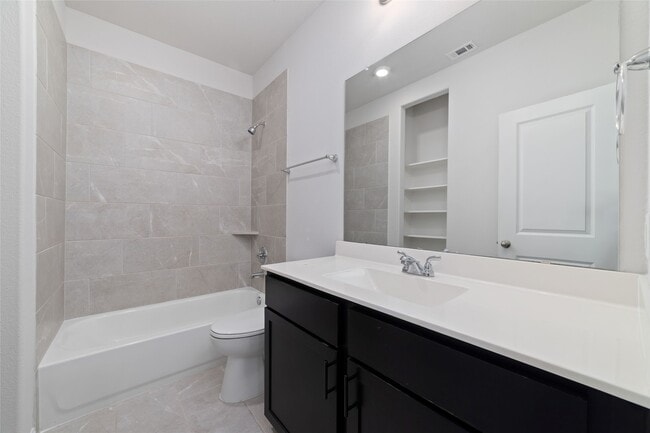 Building Photo - 720 Lake Lacosta Dr
