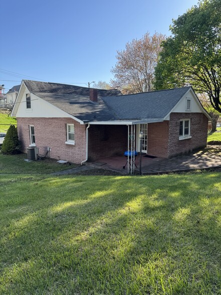 Building Photo - 73 Stamey St