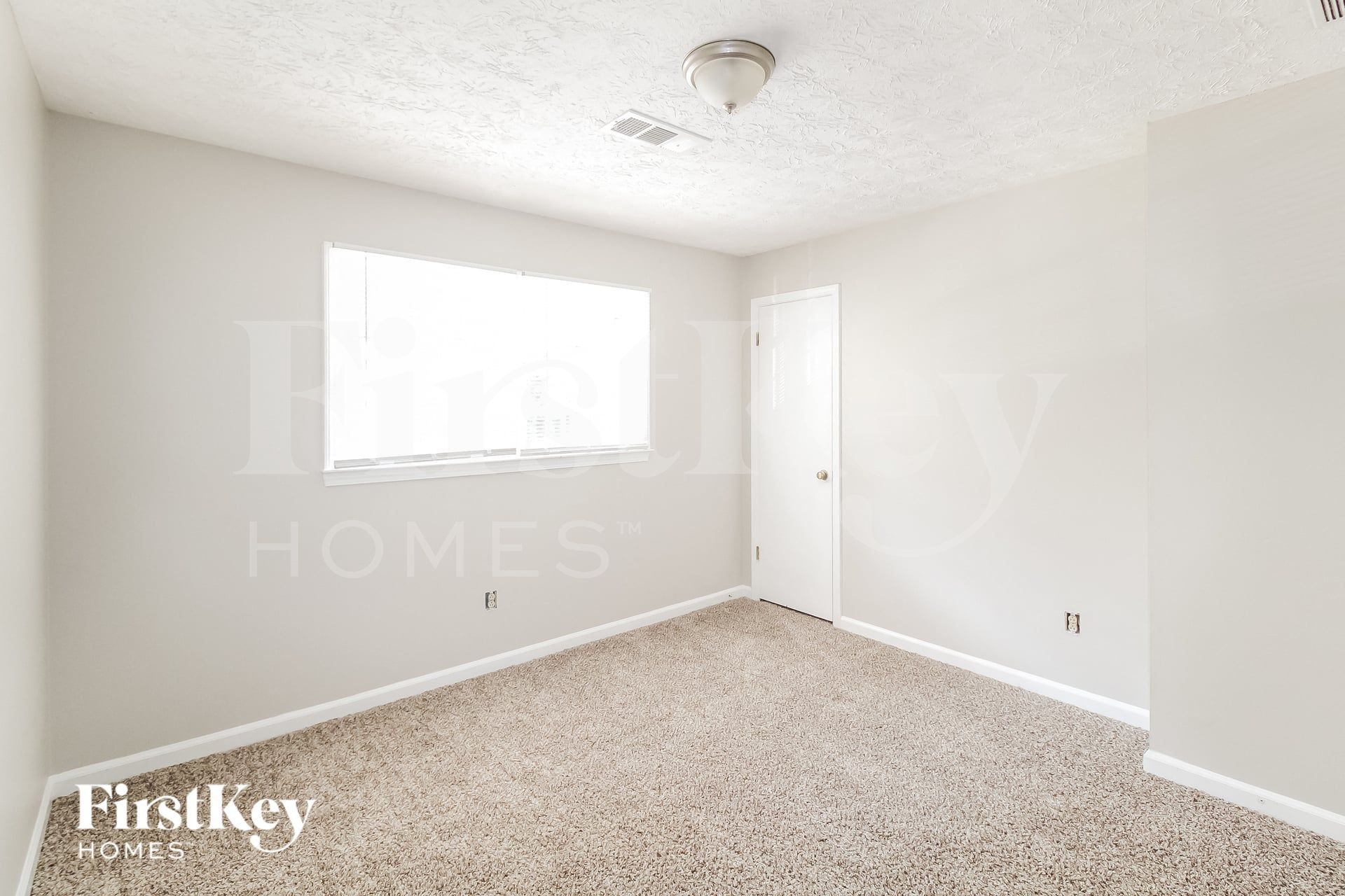 Building Photo - 600 River Oak Loop