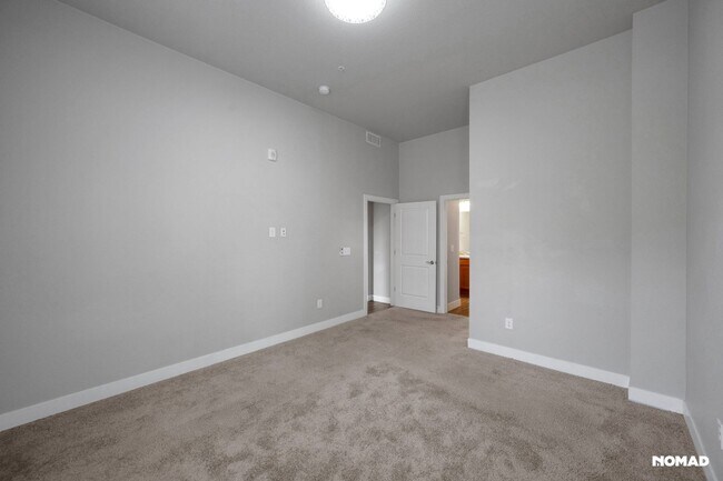 Building Photo - Charming 2BR-2BA Condo in Aurora Town Center