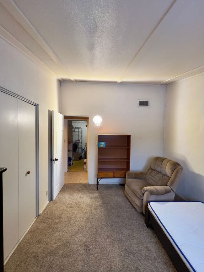 Building Photo - 601 Fairbanks St