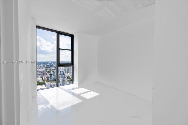 Building Photo - 700 NE 24th St