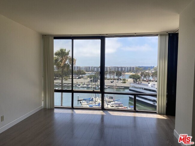 Building Photo - 4265 Marina City Dr