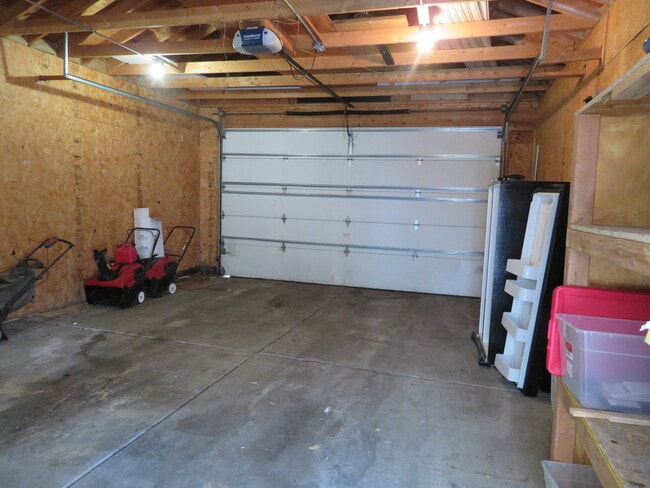 Building Photo - 6948 W Wellington Ave