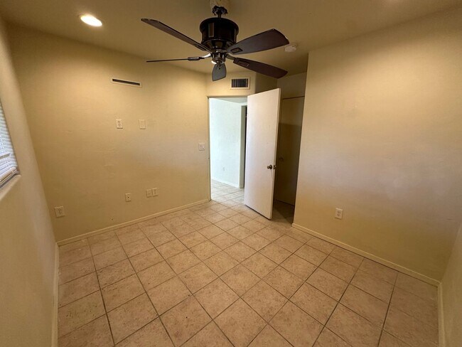 Building Photo - N Swan Rd