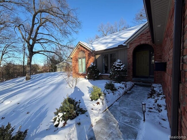 Building Photo - 4495 Maybee Rd