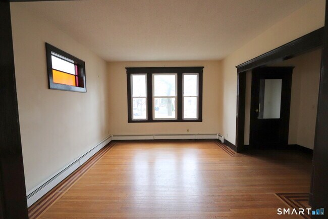 Building Photo - 814 Orange St