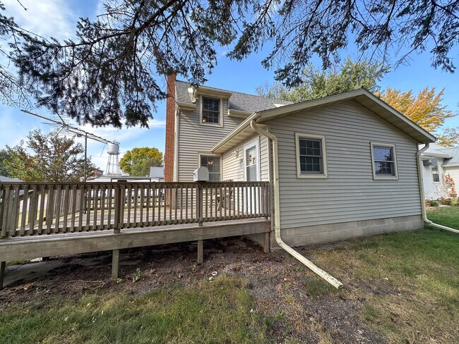 Building Photo - 1208 Baker Ave