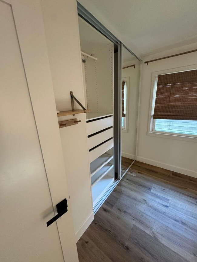Building Photo - 3 Bedrooms 2 baths house fully remodeled.