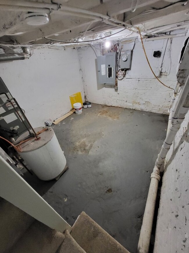 Building Photo - 2 Bed 1 Bath with a Bonus Room in Basement