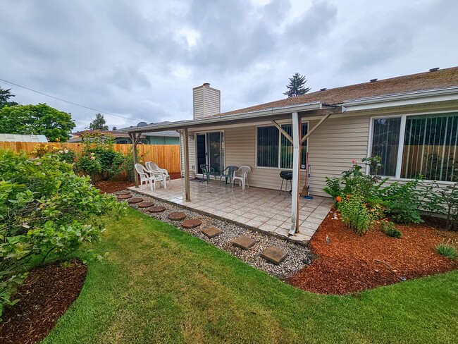 Building Photo - 3642 Meadow Park Loop NE