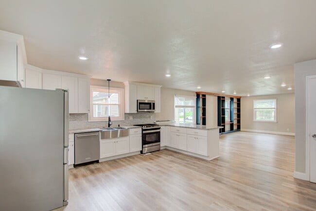 Building Photo - 3 Bed, 2.5 Bath Home in Port Norfolk