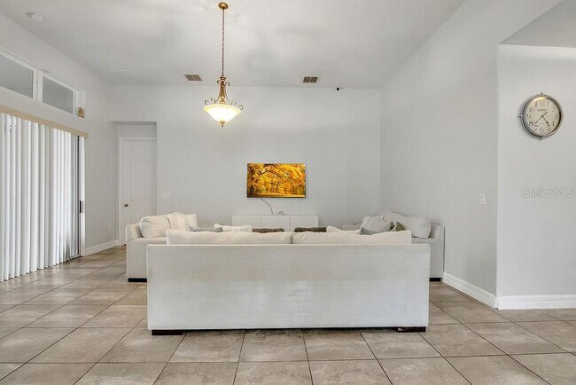 Building Photo - 2450 Chateau Lp