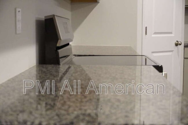 Building Photo - 289 Greenbay St