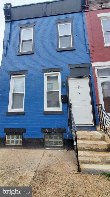 Building Photo - 1819 N Judson St