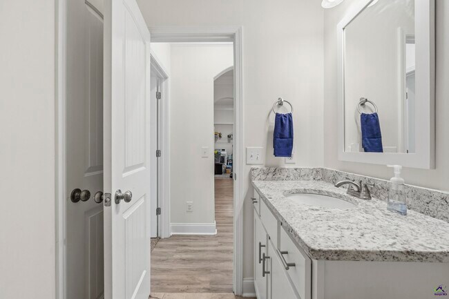 Building Photo - 614 Samantha Brooke Way