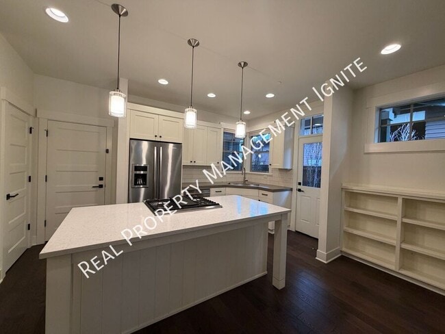 Building Photo - 1650 NW Lewis St