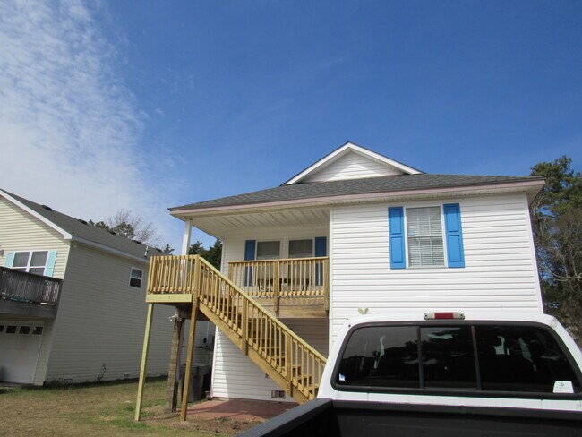 Building Photo - 142 Roanoke Dr