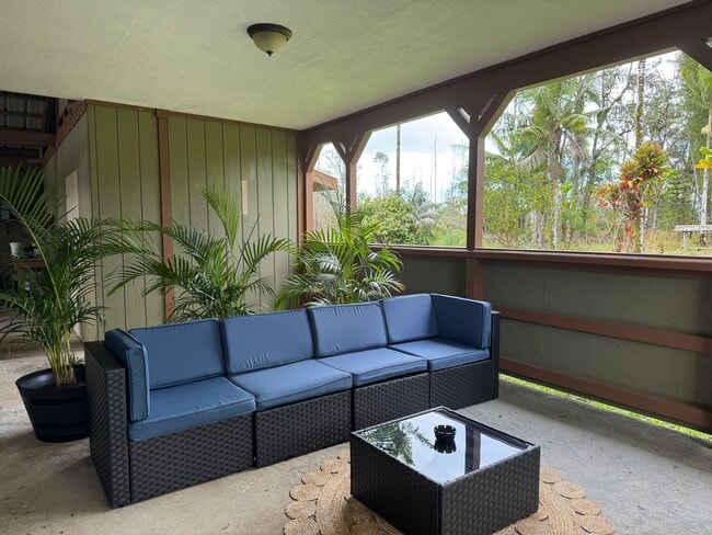 Building Photo - Utilities Included 2 Bedroom / 1 Bath Apartment