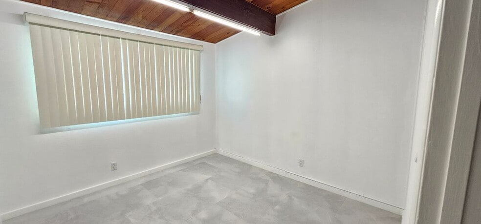 Building Photo - 14926 Mayall St
