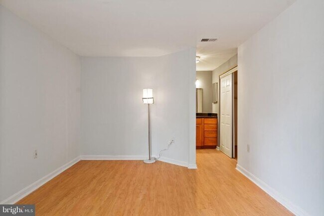 Building Photo - 4463 Pembrook Village Dr