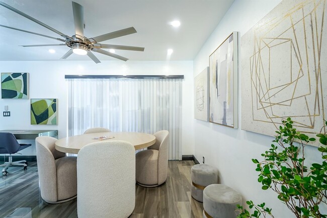 Building Photo - 2531 NE 47th St