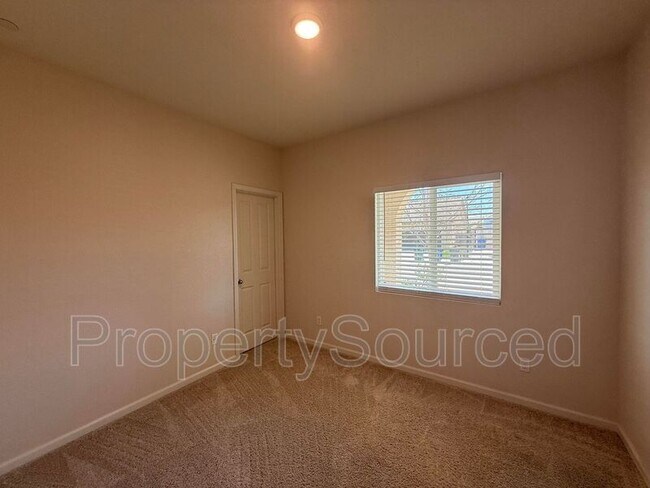 Building Photo - 437 Pendragon St