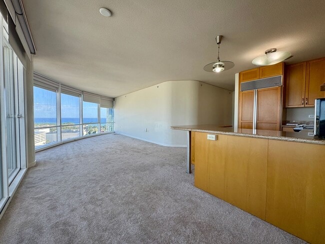 Building Photo - Moana Pacific East Tower 3/2/2 - AVAILABLE May 21, 2026