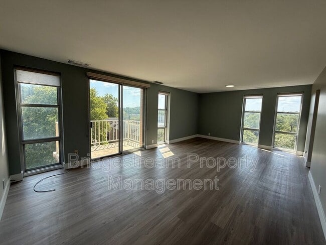 Primary Photo - 2230 S Patterson Blvd