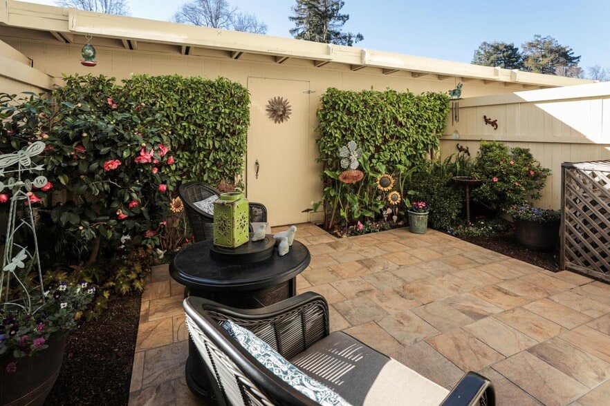 Building Photo - 1248 Crescent Ter