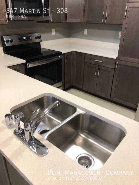 Building Photo - 847 Martin St