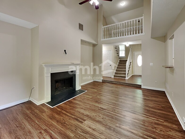 Building Photo - 3846 Deercreek Dr
