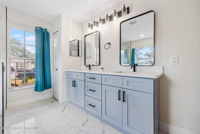 Building Photo - 1126 Ruby St SE