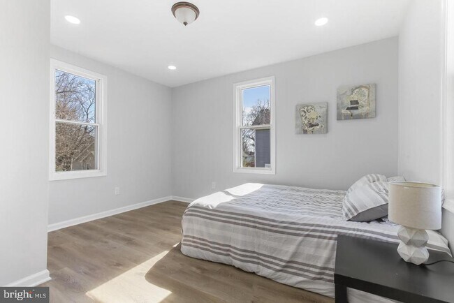 Building Photo - 6613 Fairmount Ave