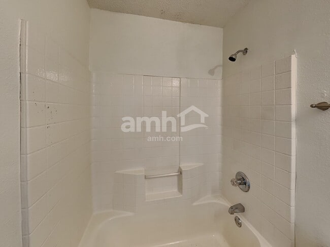 Building Photo - 1801 Wolf Creek Dr