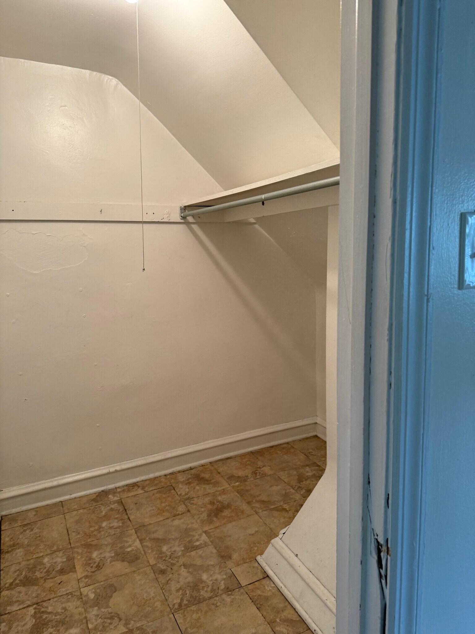 Walk-in Closet - 1338 E Mount Pleasant Ave
