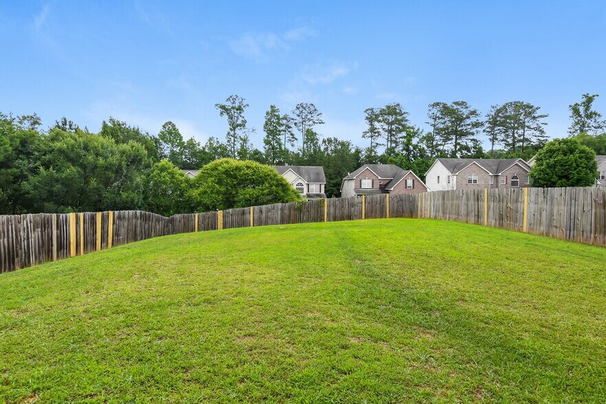 Building Photo - 265 Redding Ridge