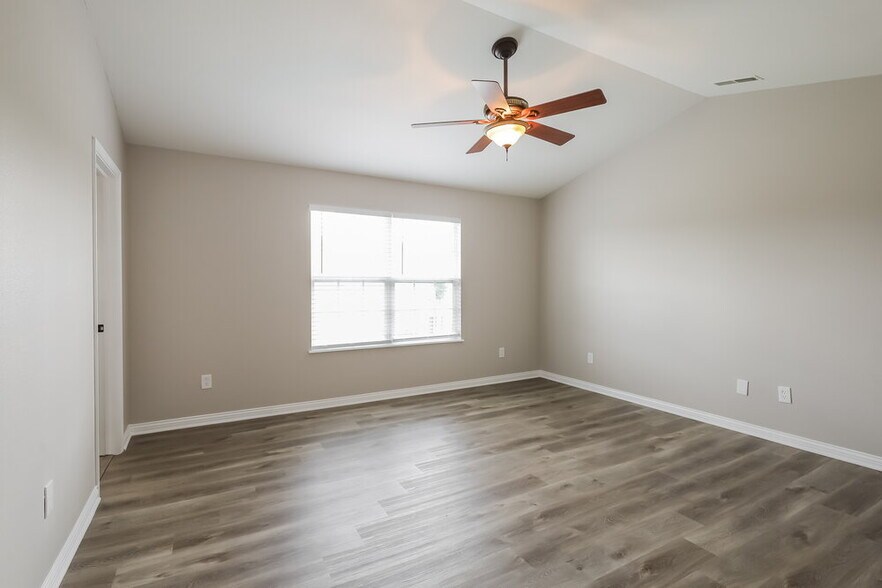 Building Photo - 1349 Locke Bend